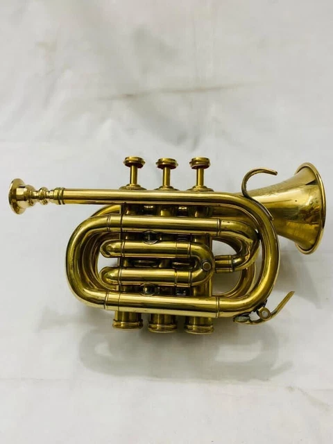 Instrument de musique rétro clairon de trompette de cavalerie d'armée de...