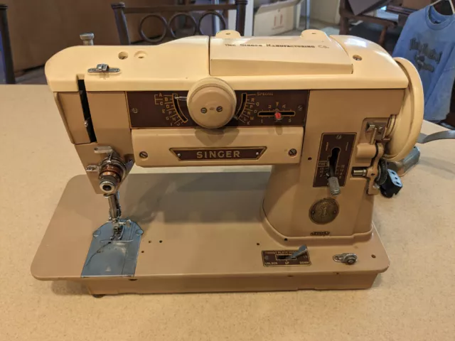 Vintage Singer Slant-O-Matic Sewing Machine Model 401A, Works !!