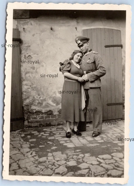 EISLEBEN - WEHRMACHT Feldwebel mit Frau im Portrait - WK2 Foto 6x9cm ...