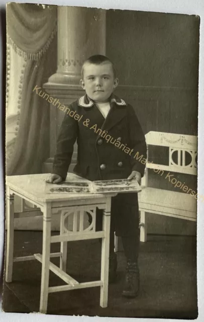 orig. Foto AK Kind Junge Buch lesen um 1920