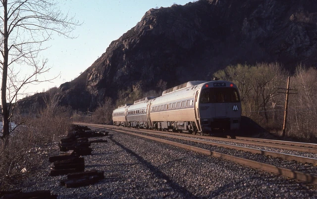 METRO NORTH RR 1985 Kodachrome Rutsche. SPV2000 Dieselautos in Break Ridge