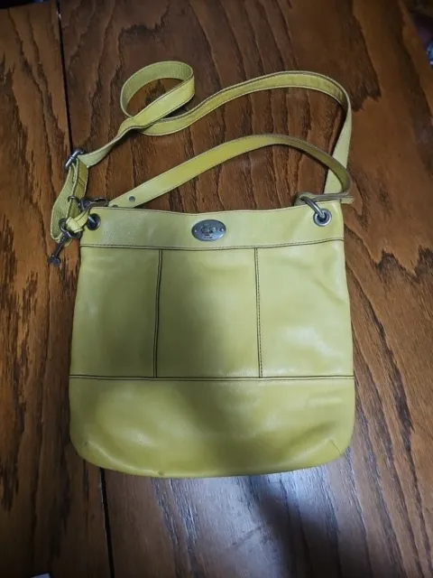 Vintage FOSSIL HUNTER Mustard Yellow Leather Crossbody Purse ZB5365. Minor Flaws