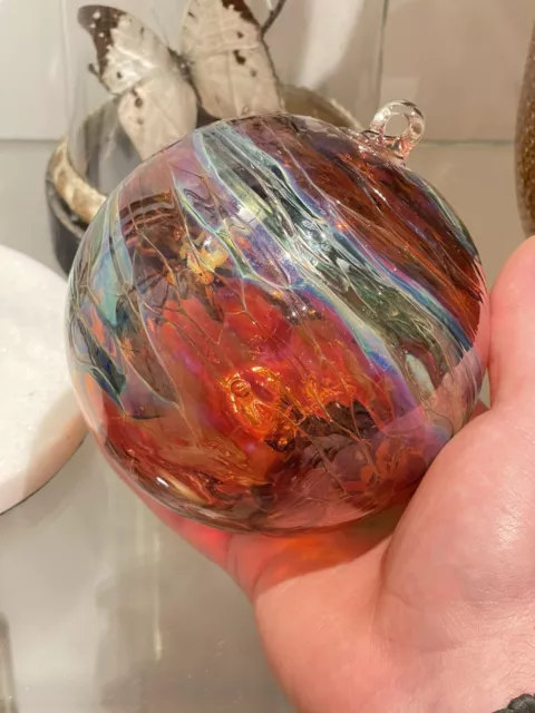 Grande boule de Noël en verre craquelé fumé avec feuille d'argent 3 –  Lèse-Majesté