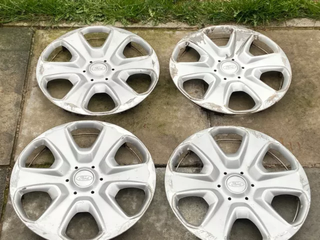 Ford fiesta 15" COPRIMOZZO X 4 COPRIMOZZO ORIGINALE 8V211130HB SET COMPLETO