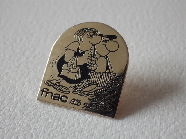 Pins de collection autour du tourisme et des villes