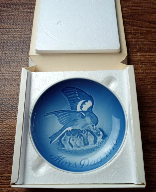 Sparrow Bird 1970 Blue Copenhagen Porcelain Bing & Grondahl Mothers Day Plate