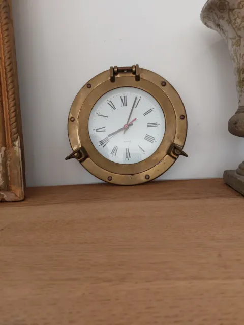 Horloge Hublot Style Navire A Quartz Ancienne  Patinée Par Le Temps