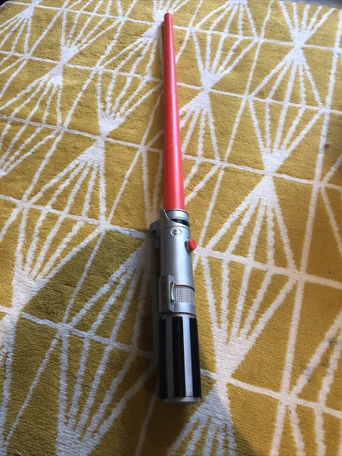 2004 Hasbro Star Wars Red Flick Out Lightsaber   Darth Vader With Belt Clip VGC