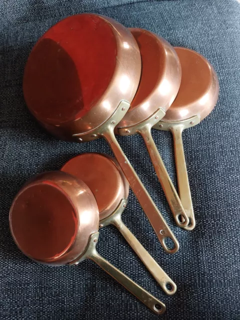 Vintage 5er Set kleine abgestufte Bratpfannen aus Kupfer und Messing