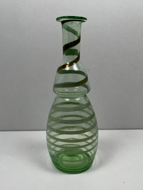 Ancienne carafe carafon en verre soufflé XIXe décor torsadé vert blanc & argent