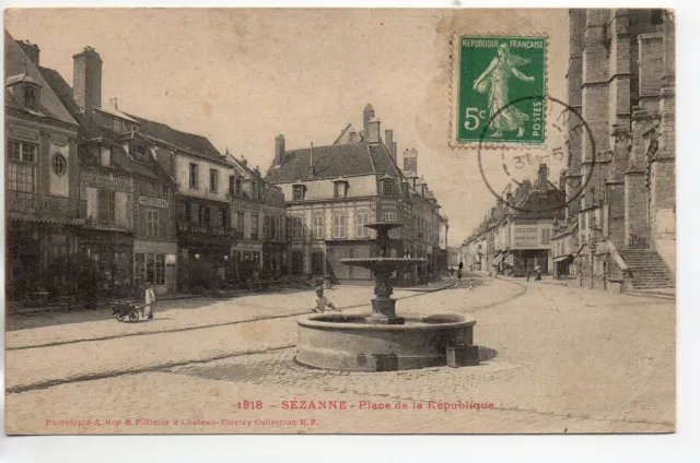 SEZANNE - Marne - CPA 51 - La place de la république - fontaine - commerces
