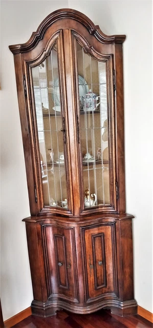 angoliera in legno noce tanganica massello intarsiato seconda metà del 900.