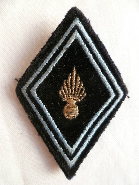 Insigne Militaire Ancien – Losange 9e RT – Régiment Du Train – Marseille – Brodé Argent