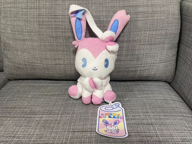 Sylveon Shiny Pelúcia Pokémo Center Eevee Evolução 23cm