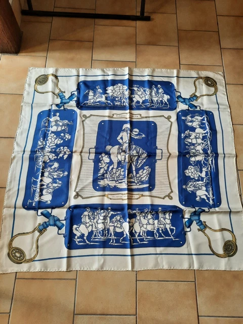 Foulard Carré Hermès En Soie 90 Cm - Motif Multicolore - Occasion