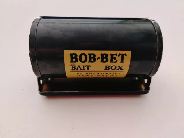 https://www.picclickimg.com/irUAAOSwTa9if9Nk/Vintage-BOB-BET-BAIT-BOX-Fishing-Worms-Bait-Belt.webp