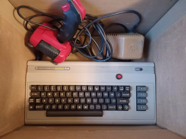 Commodore C64 mit Netzteil und Joystick Quick Shot II