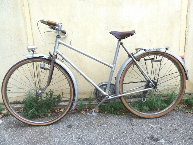 Velo Ancien Femme Vélo De Collection Peugeot Randonneuse Femme – Dérailleur Huret Suicide, Style Eroica Vintage Vélo Vintage Femme Années 70 Velo Ancien Femme Vélo De Collection Peugeot Randonneuse Femme – Dérailleur Huret Suicide, Style Eroica Vintage Vélo Vintage Femme Années 70