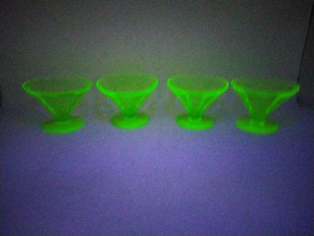 Set of Four Vintage Federal Uranium Vaseline Green Glass Sherbert Dessert Cups
