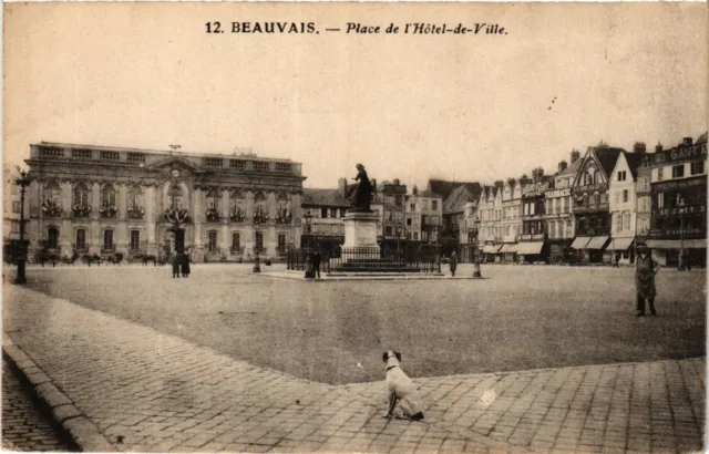 CPA BEAUVAIS - Place de l'Hotel de Ville (423756)