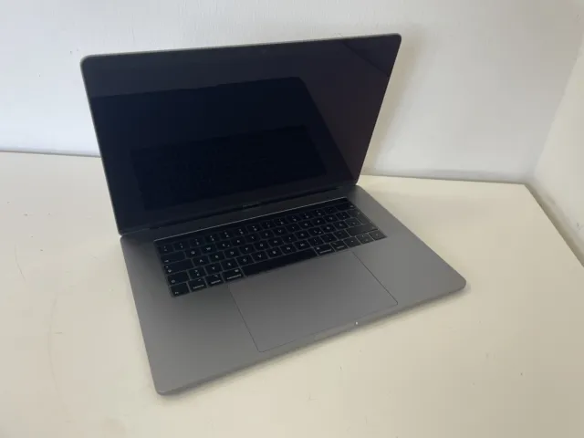 Apple MacBook Pro 15,4" i9-9880H 2,3 GHz 32 GB RAM 1 TB SSD TouchBar grigio siderale