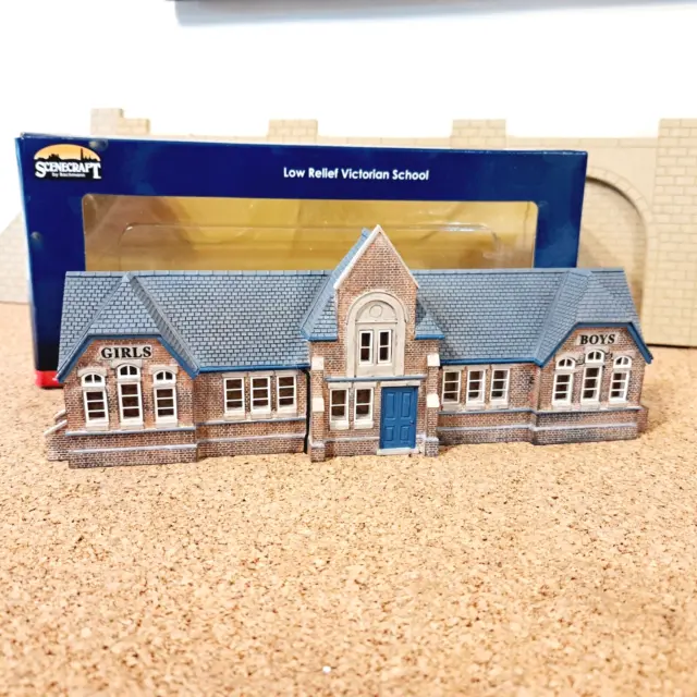 Bachmann Scenecraft 44-257 Low Relief  Victorian School  Super Rare   Free Post