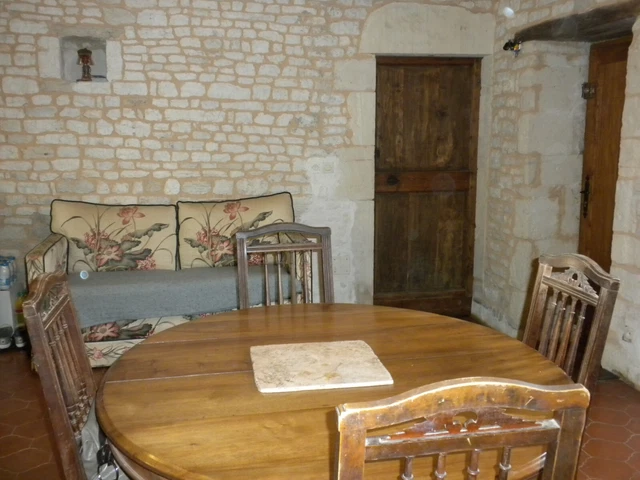Belle maison de campagne en pierre de taille dans village paisible 40 mn plage