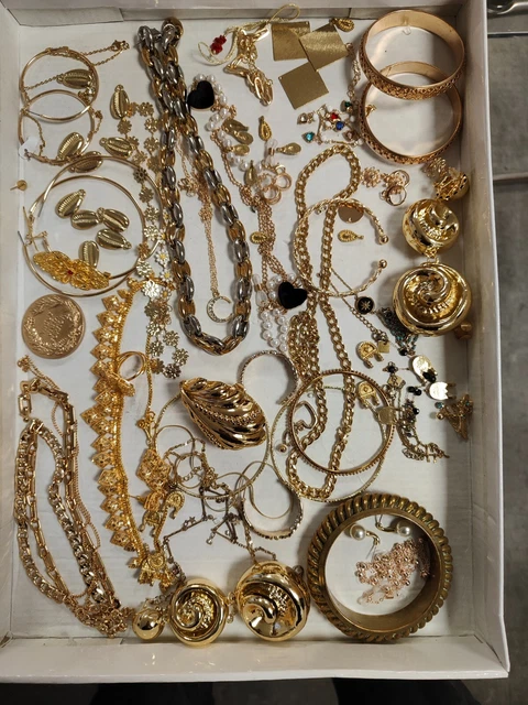 Troc Echange LOT DE BIJOUX ANCIENS sur