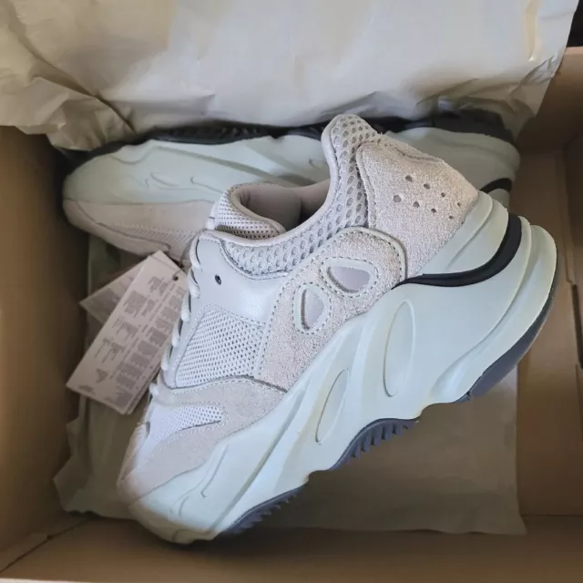 Yeezy 700 salt sizing top