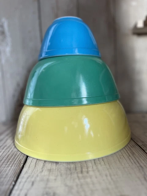 Vintage Pyrex Primary Colors Nesting Mixing Bowls Set Lot of 3 Yellow Blue Green