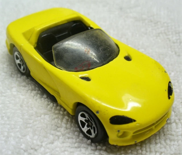 1992 HOT WHEELS-1/64 Yellow Diecast-Dodge Viper Car-Malaysia-VG