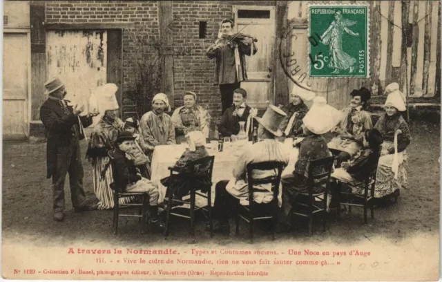CPA A travers la Normandie - Types et Costumes anciens (138444)