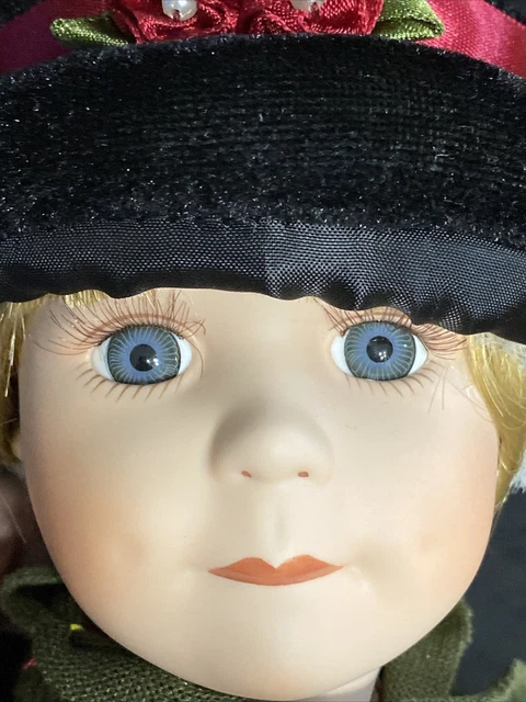 Vintage Porcelain Doll Heritage Signature Collection Alexandria The Traveler