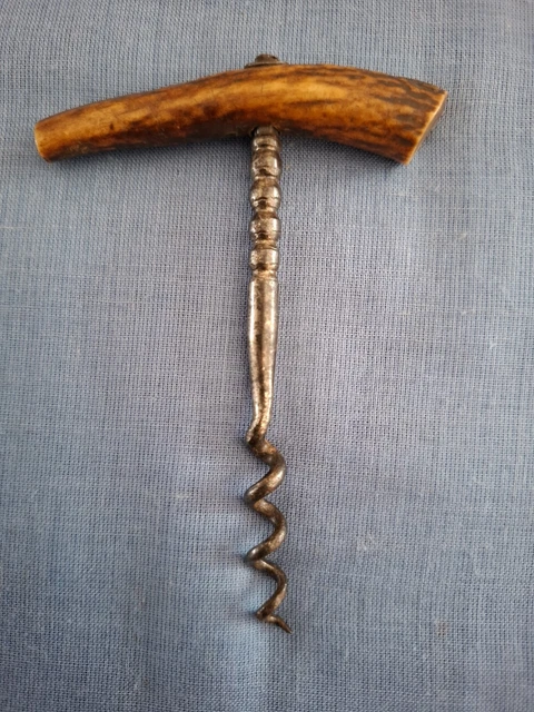 Ancien TIRE-BOUCHON en Bois manche rond et tige acier