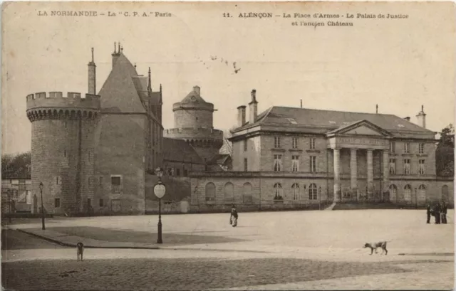 CPA ALENCON - La Place d'Armes - Le Palais de Justice t l'ancien Chateau (138396)