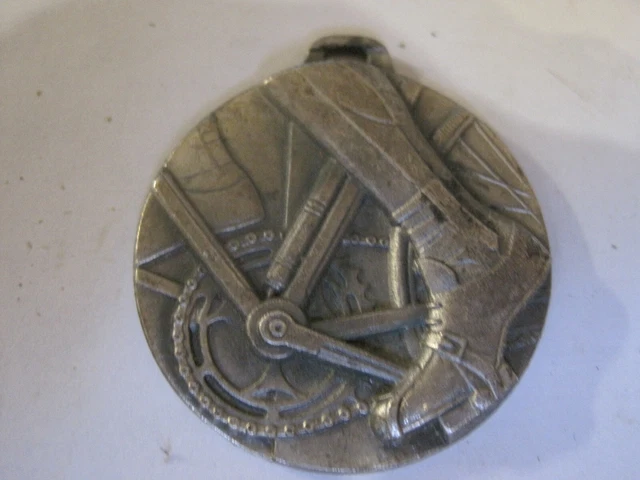 ANCIENNE MEDAILLE DE SPORT - UNSS - METARGENT DEPOSE - DES ANNEES 1950-70 D:40mm EUR 11,90