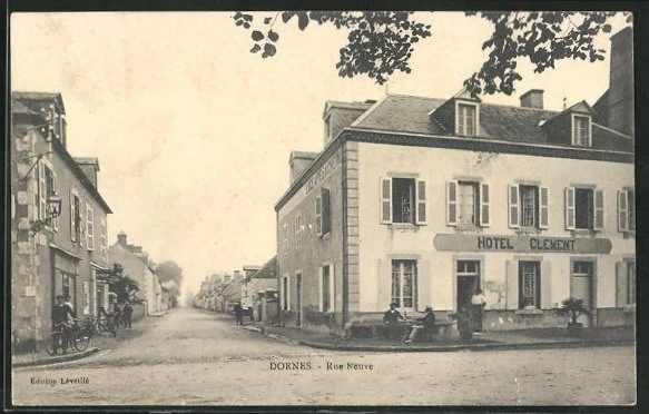 CPA Dornes, Rue Neuve et Hotel Clement
