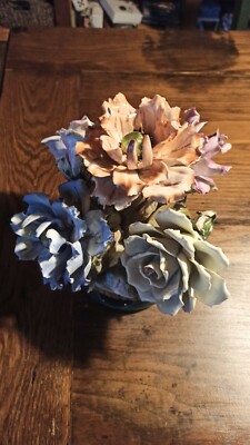 Bouquet di Fiori Ceramica Capodimonte Pizzo Valenciennes Statua cm.22x16 Marchio 