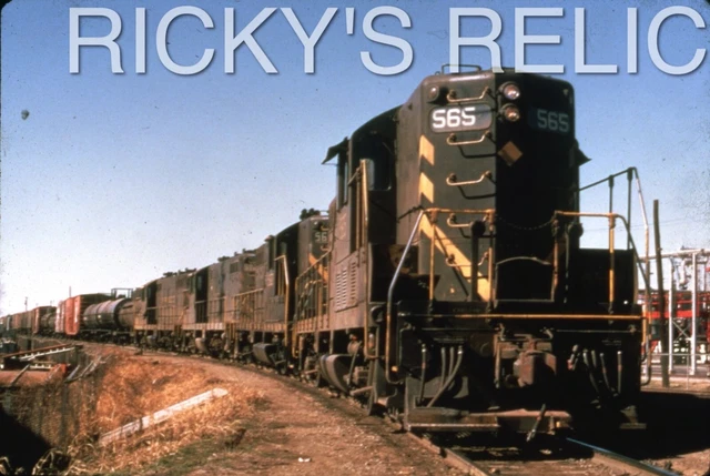Duplicate Slide SLSF #565 EMD GP9 Frisco 1960’s Freight Action