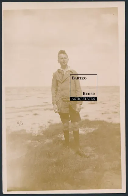Foto ca. 1930 Knabe Pfadfinder ? Pimpf mit Abzeichen am Jacken-Kragen