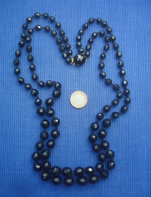 Sautoir Vintage à Pompon Noir – Collier Plastique Rétro, Idéal Pour Accessoiriser Tes Tenues