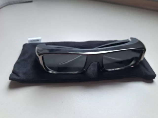 Occhiali 3D Sony TDG-BR100 con sua custodia morbida