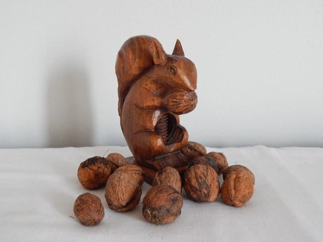 Casse Noisette En Bois Ancien