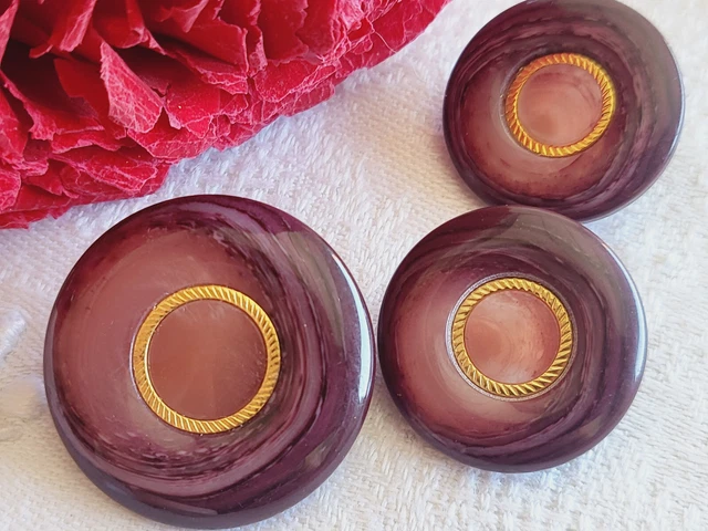 trio  Boutons vintage violet effet corne jolis  2,3 cm et 2,7 cm à pied ref 610