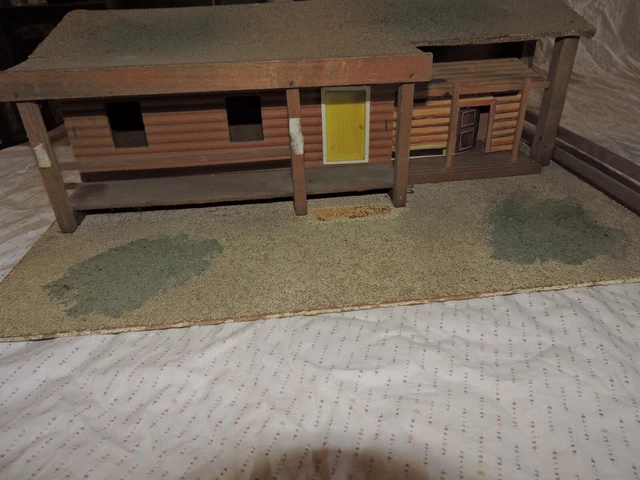 PETITE MAISON EN bois Cow-boys indien maquette ancienne sur plaque