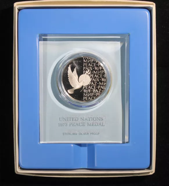 Franklin Mint 1973 United Nations Peace Medal - W/ Stand and COA      OTQ2375/BN