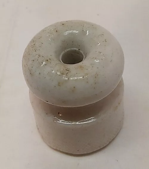 VTG. WHITE CERAMIC PORCELAIN USA ELECTRIC POWER LINE INSULATOR WP5 1-1/4" high
