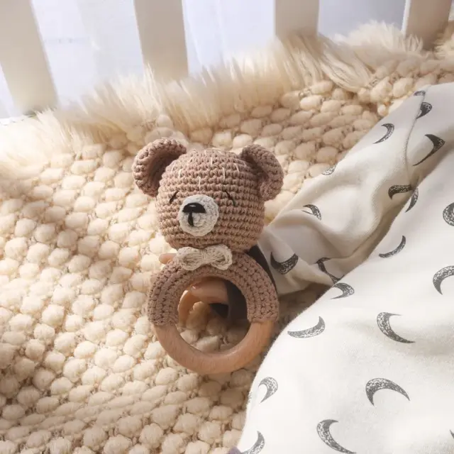Babyrassel Gehäkelte Holz Teddybär Greifring Baby Rassel Spielzeug Geschenk