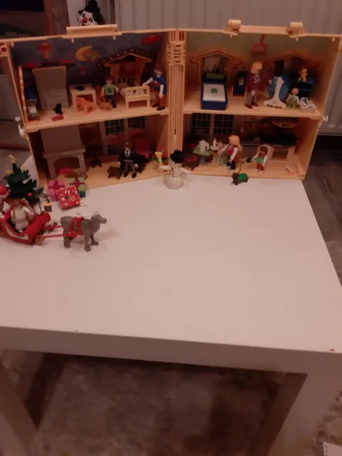 Playmobil Mitnehmhaus mit Rentierschlitten, Weihnachtsmann, Engel und Schneemann