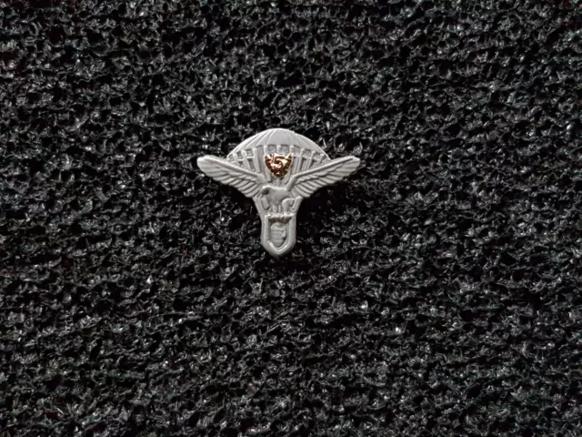 (C9) Fallschirmjäger Slowakei Springerabzeichen PIN klein